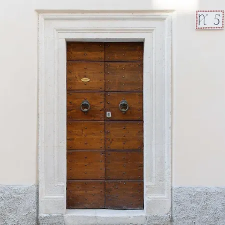 Residenza Storica: La Del Grifo Apartment